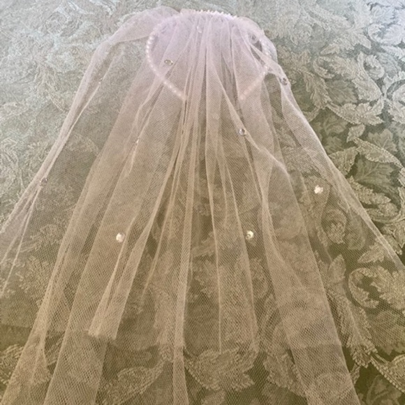 Vintage Pearl Headband With Tulle Veil - Picture 1 of 15